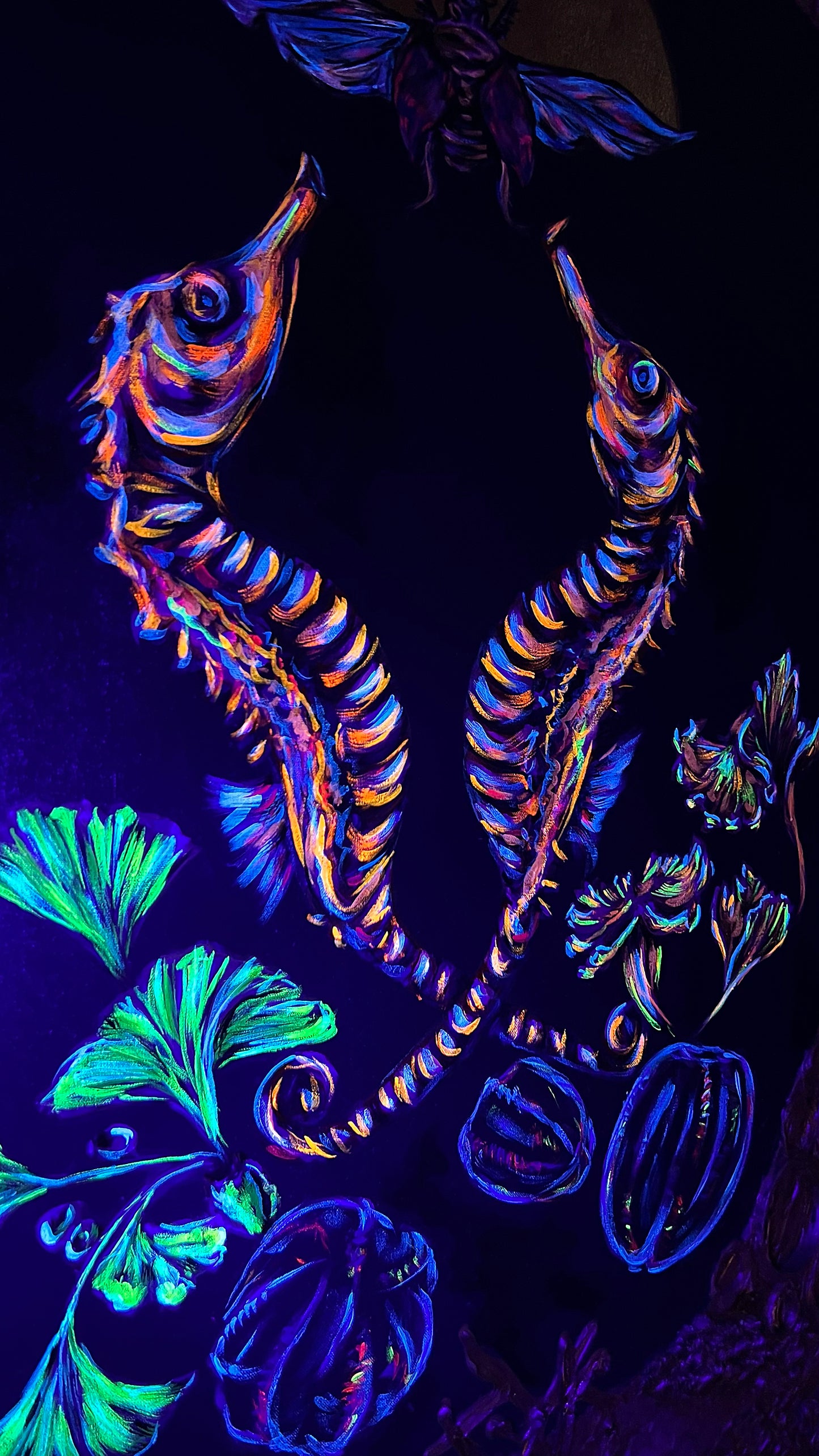 Glowing sea horse and plant design under black light